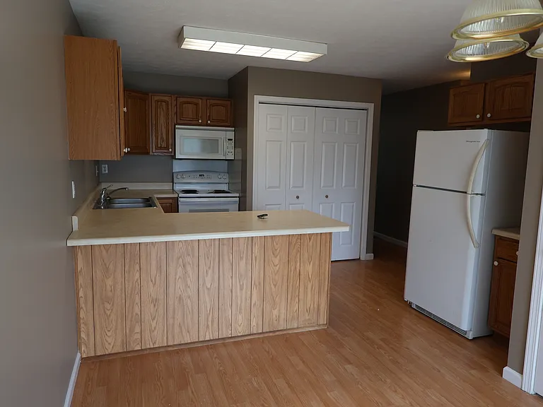 305 Brookside Pl — Photo 2