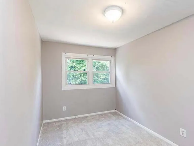 427 Caledonia Ave — Photo 9