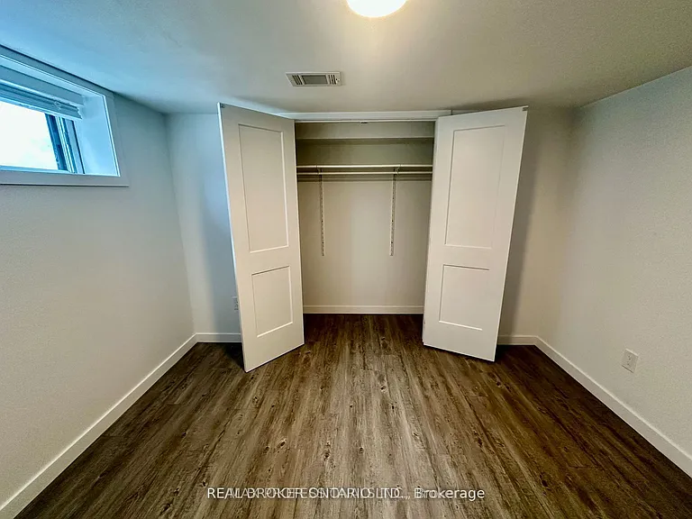 66 Whitburn Cres #LOWER — Photo 9