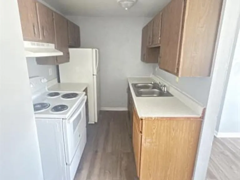 423 Briarwood Ave #8 — Photo 6