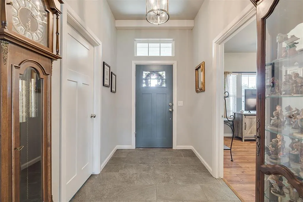3 bed, 2.0 bath, 1806 sqft, $2,300 — Photo 4