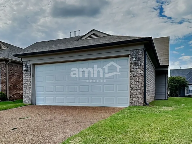 10185 Sorrento Pl — Photo 19