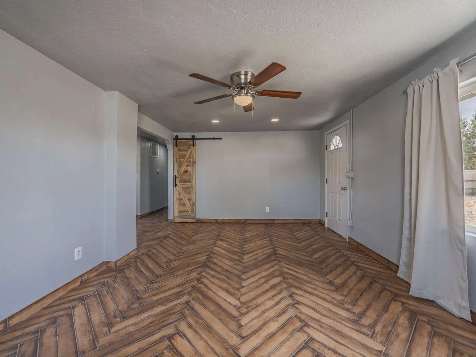 3 bed, 1308 sqft, $2,200 — Photo 2