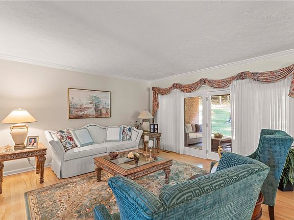 4th image of 309 Forest Glen Dr