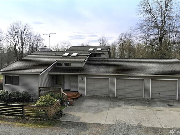 This move-in ready home is situated in a friendly neighborhood with award winning Issaquah schools.