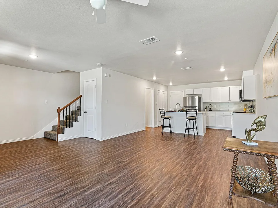 6215 Roby Dr