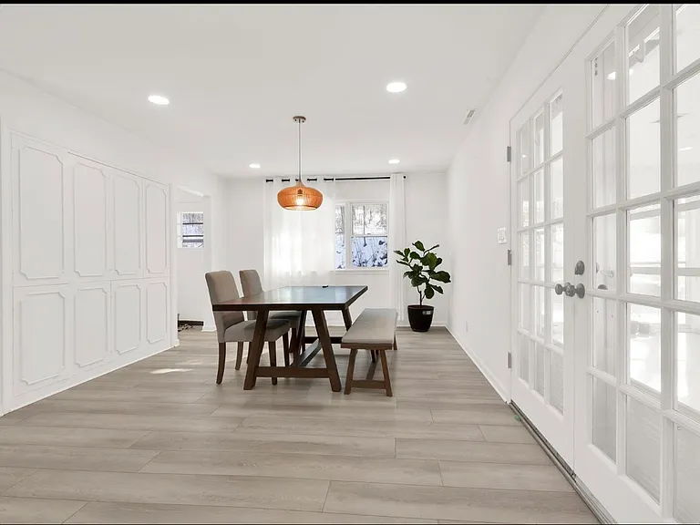 Victoria Cir N — Photo 7