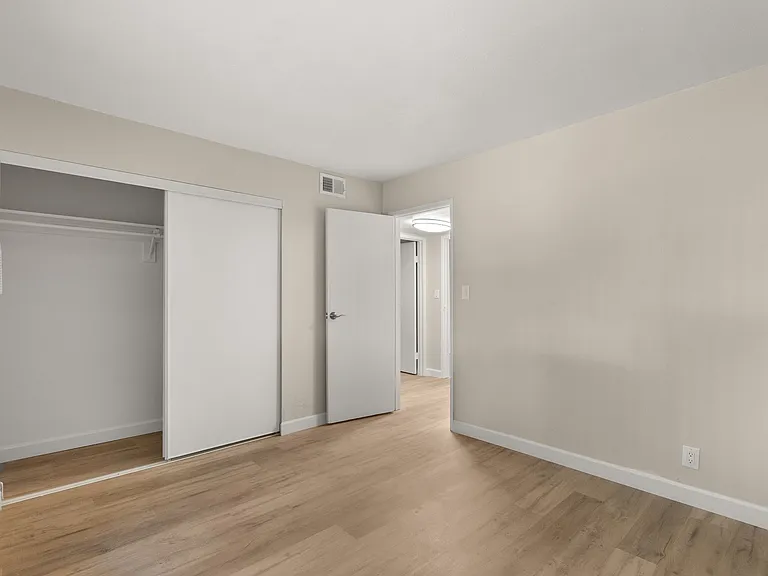 Applewood Apartments — Photo 18