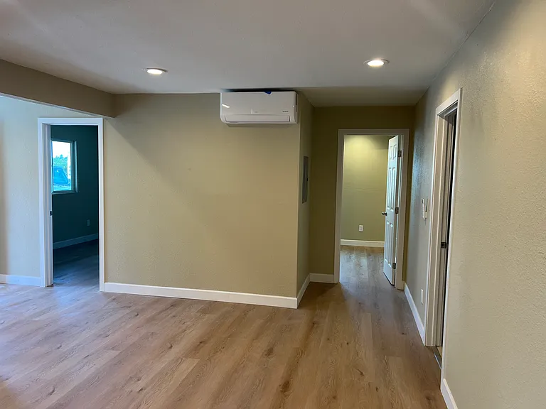 1023 N Citrus Ave — Photo 12
