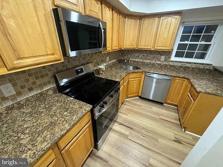 1701 Bennett Pl — Photo 2