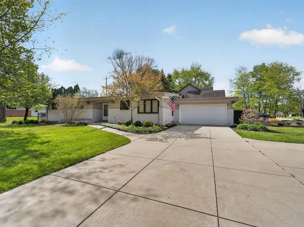 807 E Wahner PLACE, Bayside, WI 53217