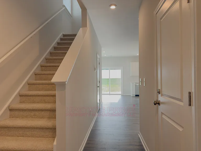 165 Randwick Ln — Photo 3