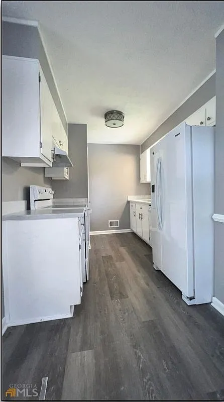 3 bed, 1.5 bath, 1200 sqft, $2,300 — Photo 4