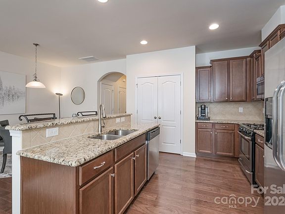 4th image of 7028 Woodsbay Ln