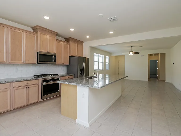 4227 W Coneflower Ln — Photo 7