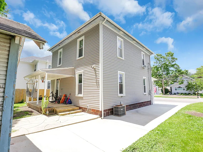 230 N State St — Photo 39