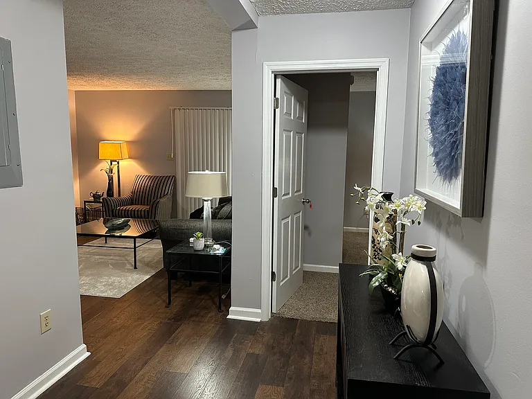 800 Meadowview Dr #18 — Photo 3