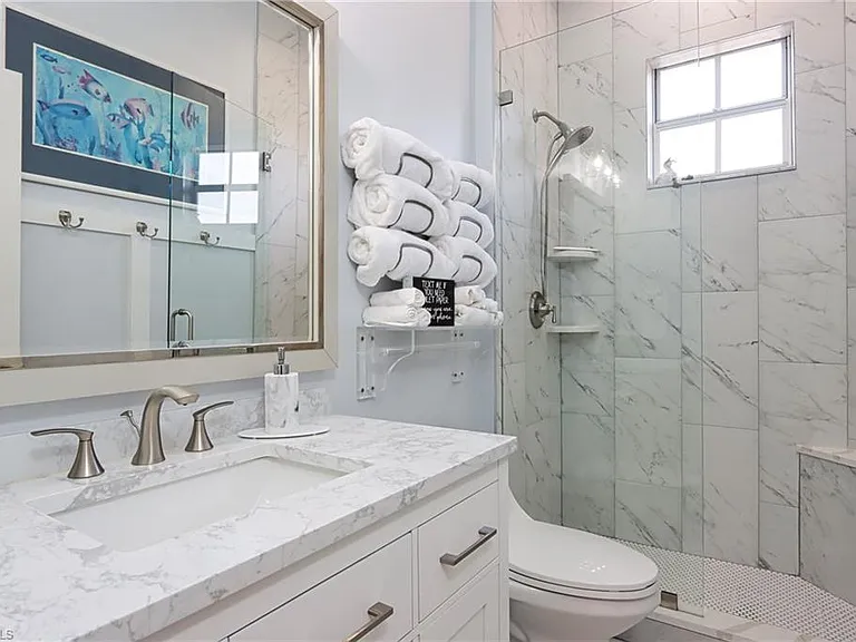 400 L Ambiance Cir #206 — Photo 17