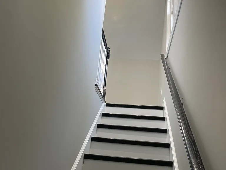 1532 Mayfield Rd — Photo 3