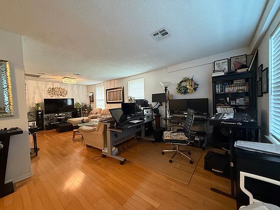 3rd image of 5909-11 General Haig St #5911
