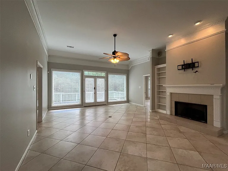 704 Emerald Dr — Photo 10