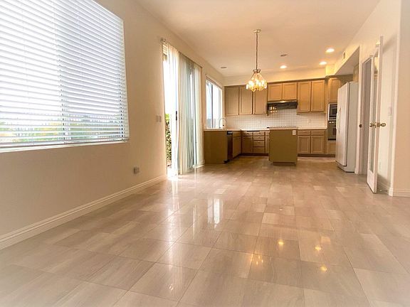 5th image of 13938 Sparren Ave