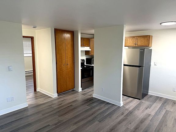 3rd image of 872 SW 135th St APT 12