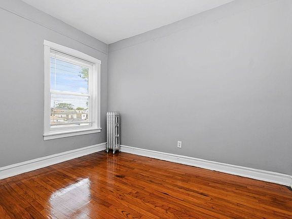 4th image of 7557 S Calumet Ave #3502