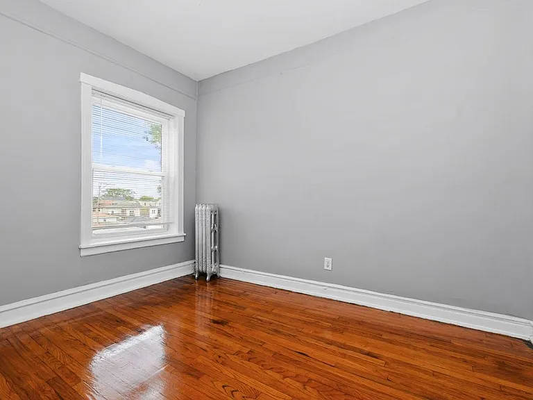 7557-59 S. Calumet Ave. / 348-58 E 76th St. — Photo 18