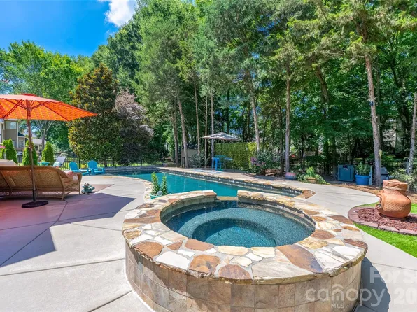 211 Alnwick Ln, Waxhaw, NC 28173