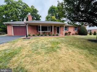 2008 Maplewood Dr, Hagerstown, MD 21740