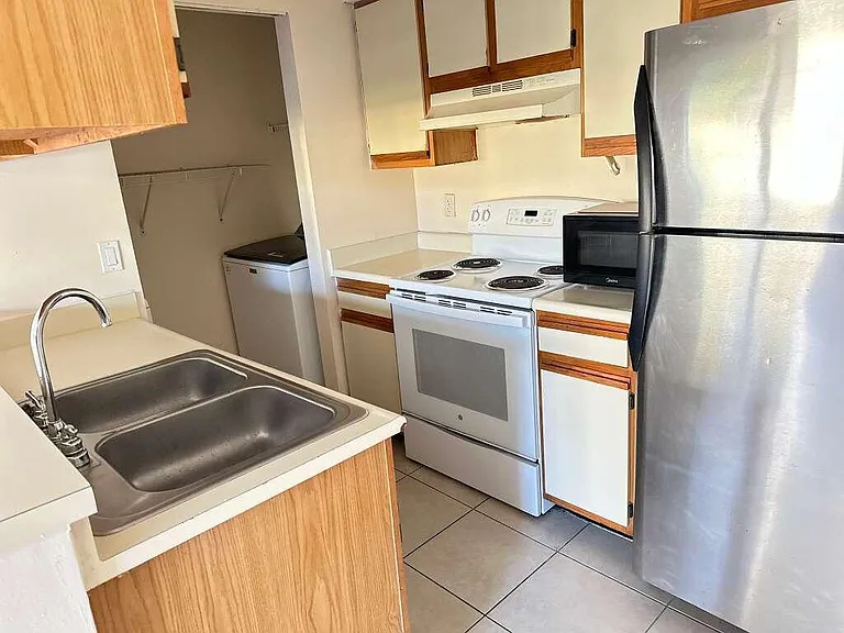1239 SW 46th Ave #906 — Photo 7