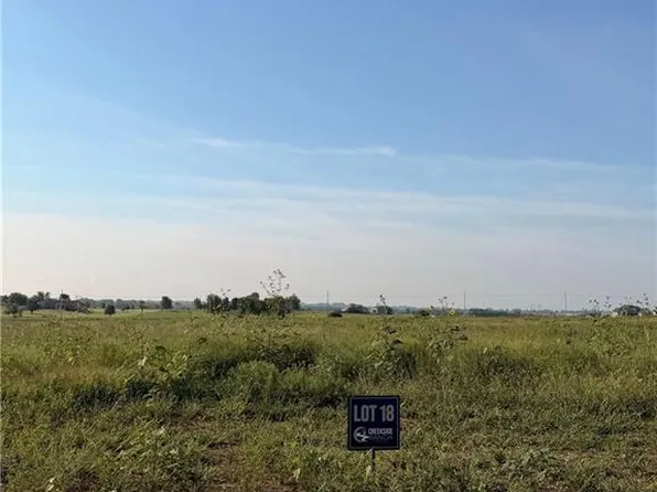 1095 Aria Dr, Raymore, MO 64083