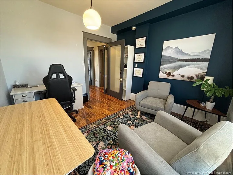 187 Botsford St — Photo 17