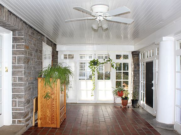 3rd image of 226 E Gorgas Ln