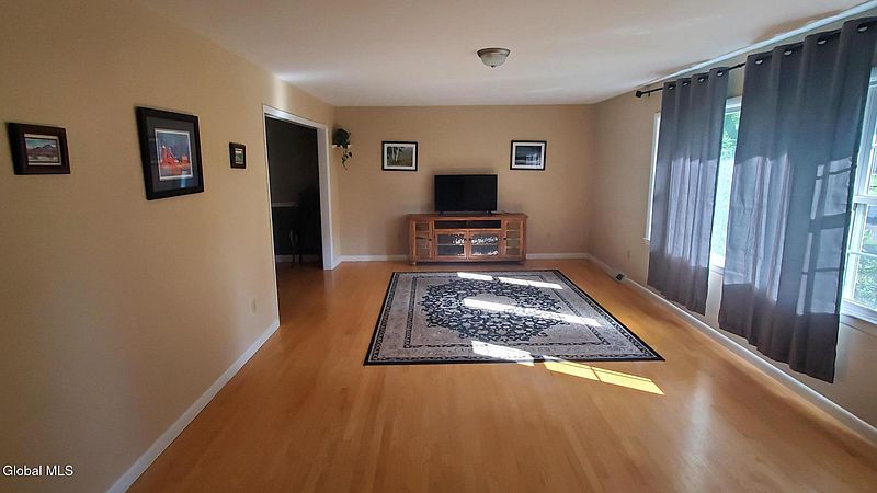 5th image of 1277 Pembroke Court
