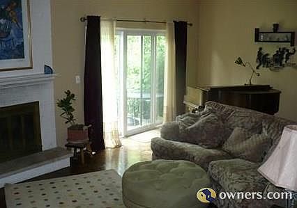 2nd image of 1004 Sussex Ln