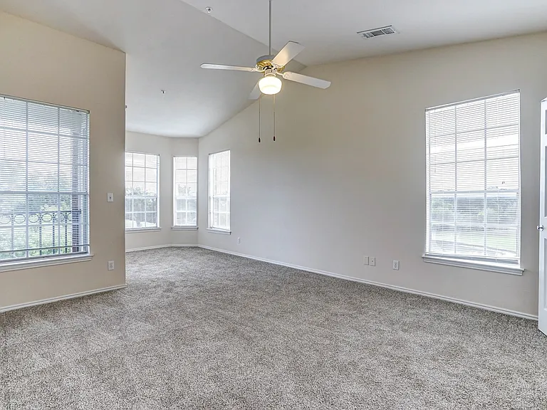 Turnberry Isle Apartment Homes — Photo 27
