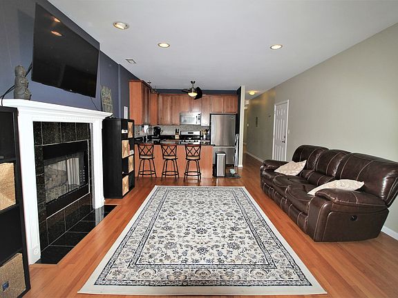 4th image of 2655 W Cortez St #2