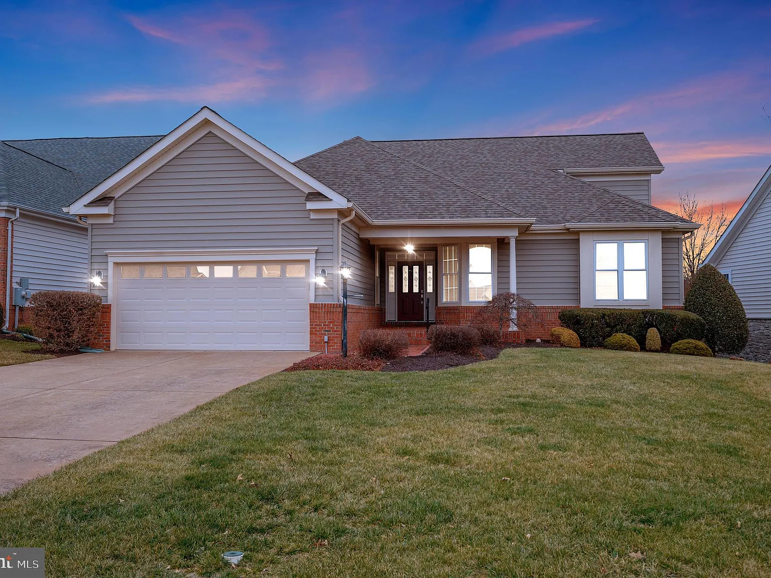 6 bed, 4143 sqft, $4,355 — Photo 2