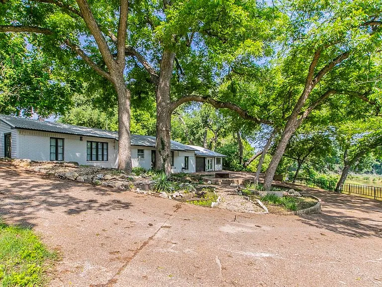 364 County Road 3670 — Photo 14