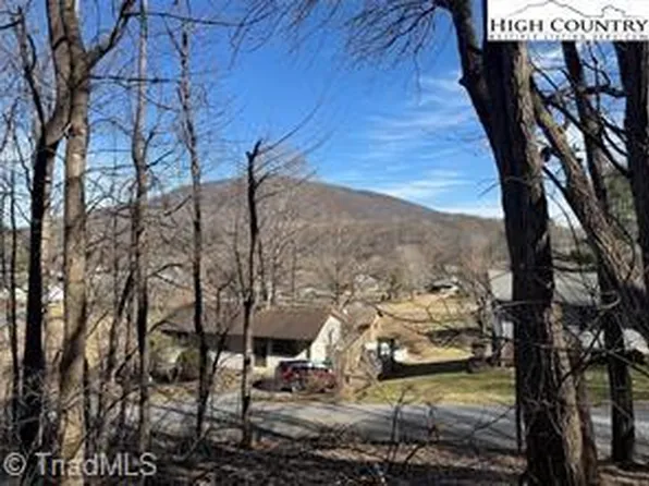 Oak St, West Jefferson, NC 28694