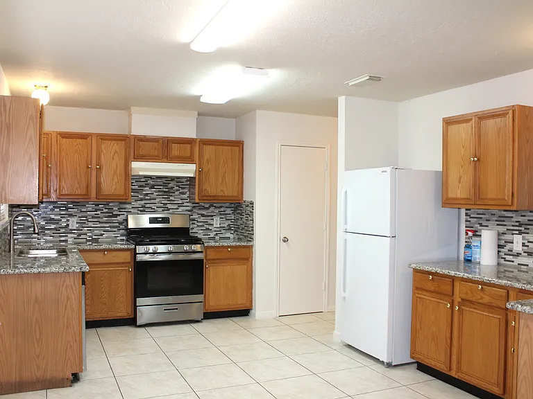 16014 Clayton Green Dr — Photo 5