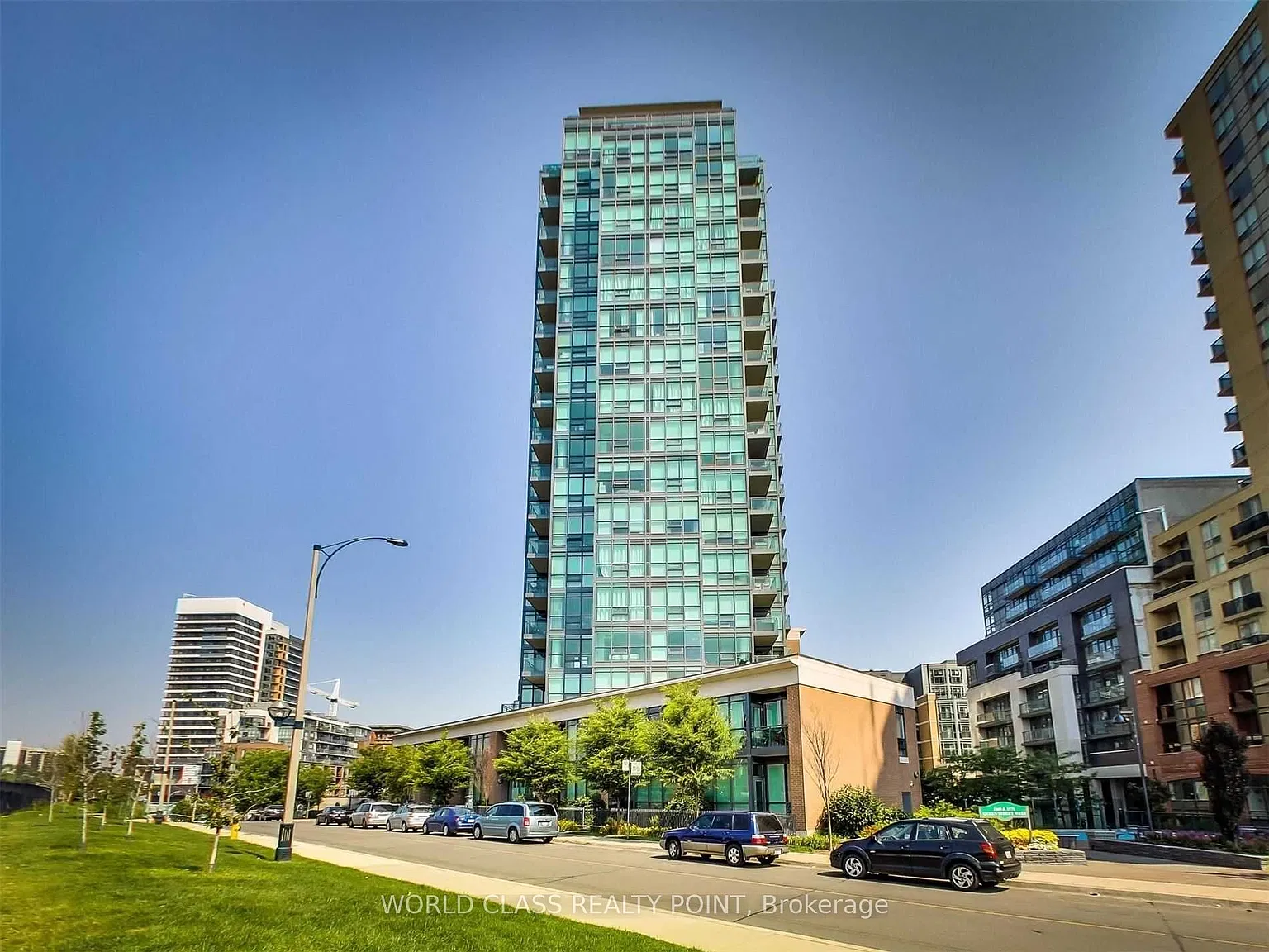 1171 Queen St W — Photo 2