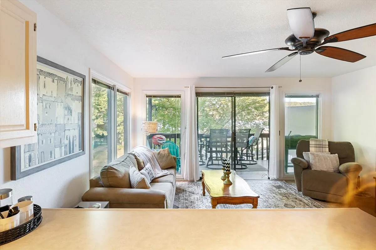6620 Weston Point Dr — Photo 3