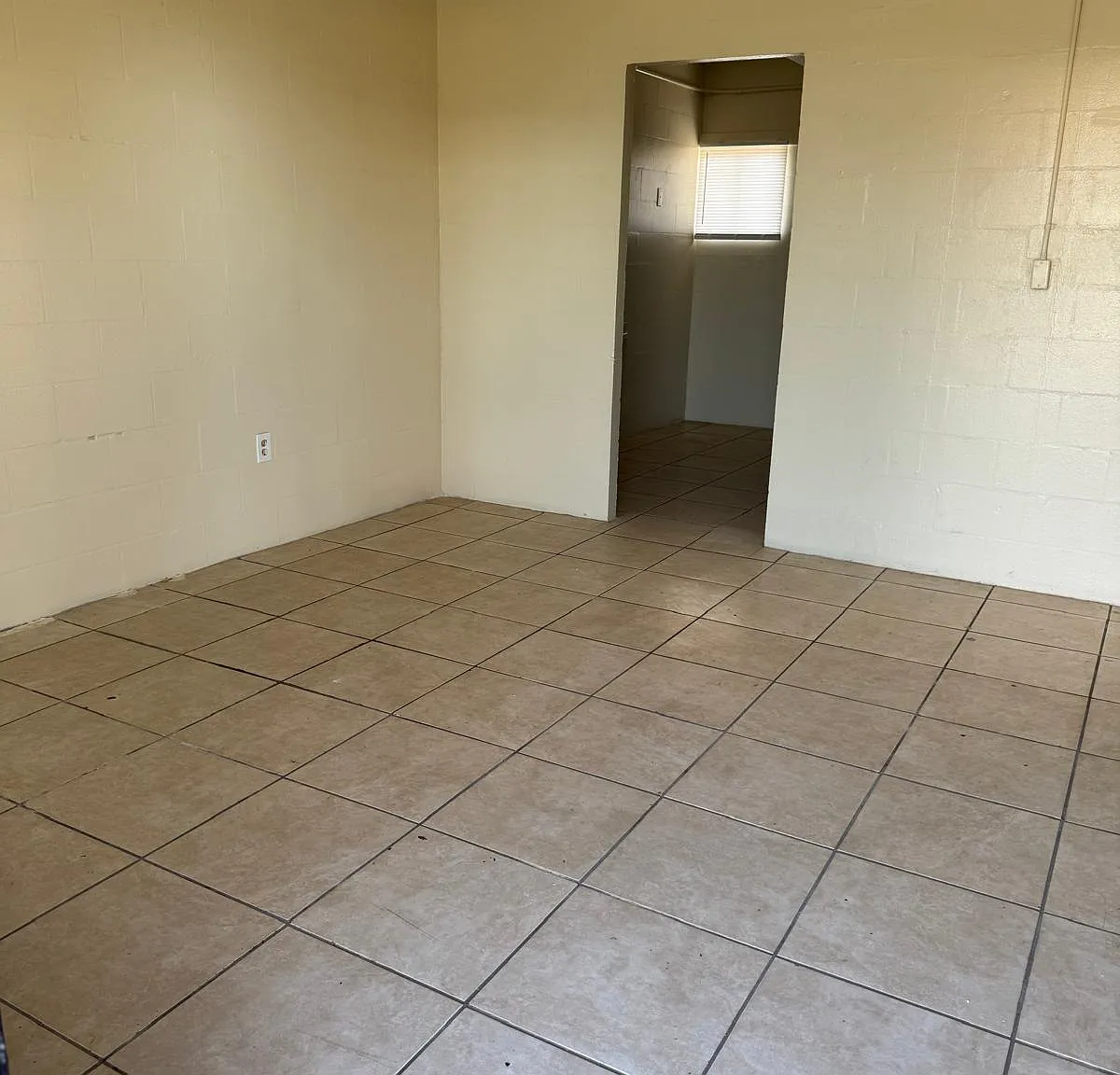1128 W Jackson St — Photo 3