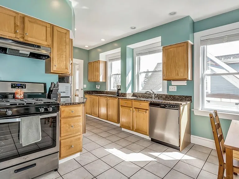105 Adams St — Photo 7