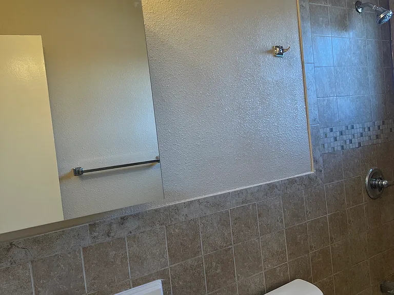 2332 Tremont Ave — Photo 6