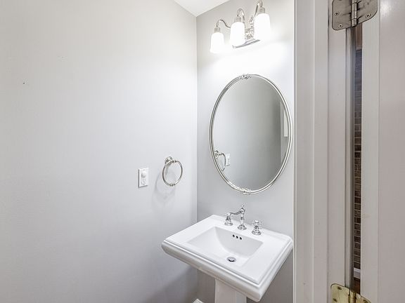 2nd image of 1122 K St SE #1