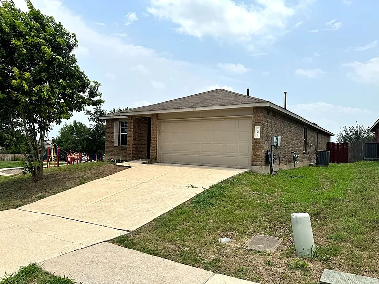 204 Pine Arbol — Photo 2